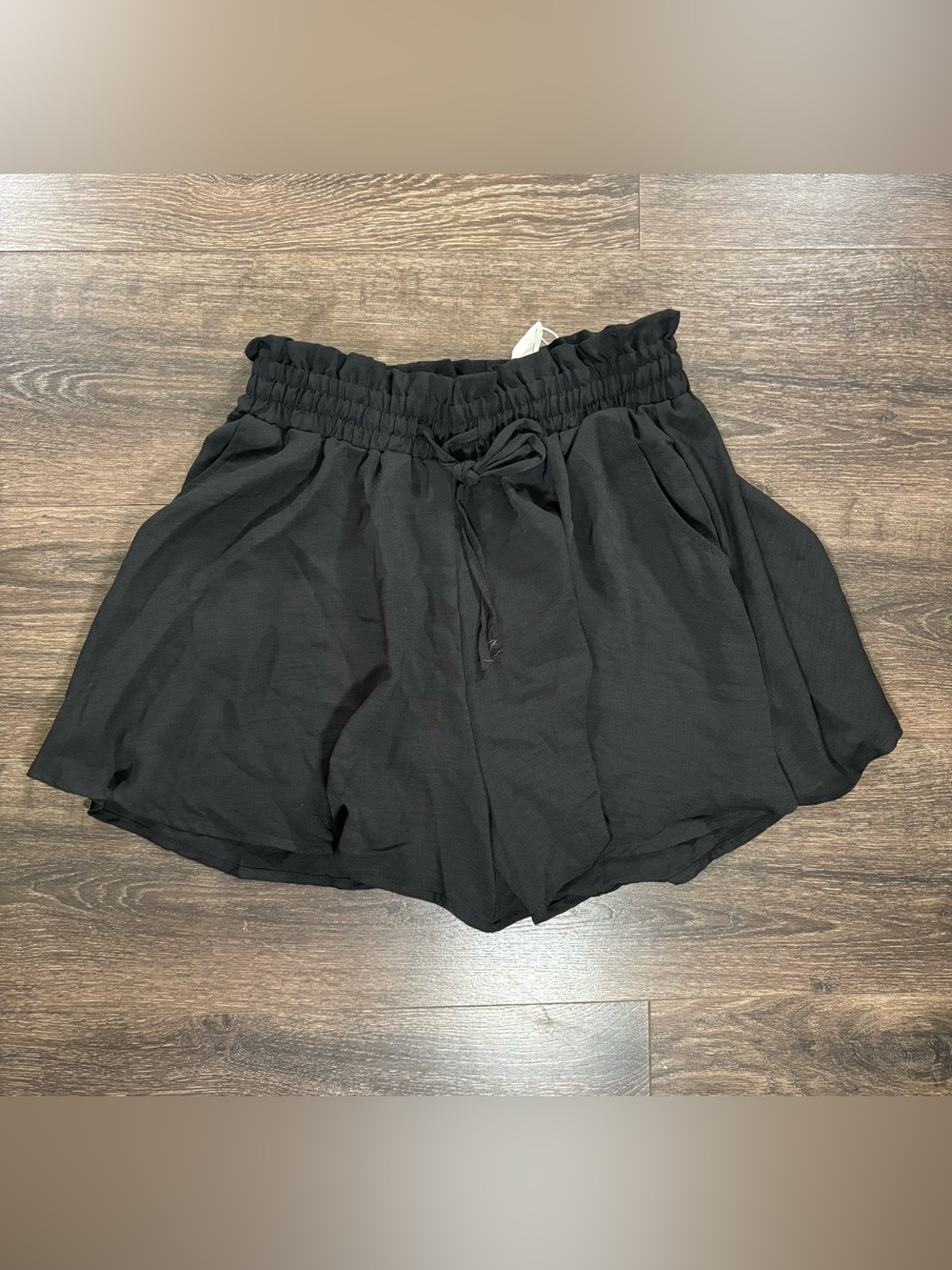 Halara Black Smocked Waist Tie Skort Size Medium NWT Side pockets